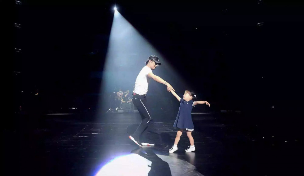 إضاءة متابع 7 ألوان