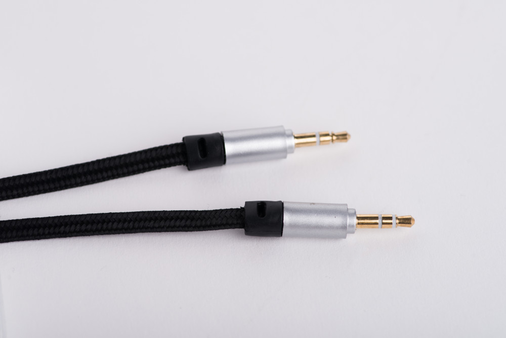 سلك AUX 3.5MM بطول 1 متر - متعدد الألوان